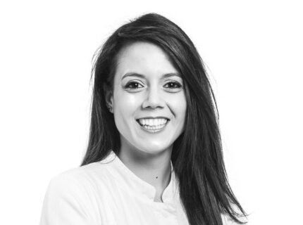 Me presento: soy Elisabel Roldán, farmacéutica y especialista en dermocosmética